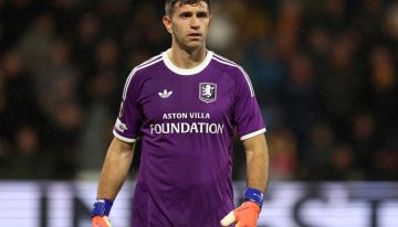Noche difícil para Dibu Martínez y Buendía con Aston Villa: derrota en Países Bajos, chau invicto en la Europa League y penal a las nubes