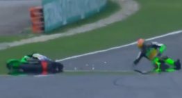 Cuál es el estado de salud del joven piloto que sufrió un brutal accidente en el Moto3: «Su condición es estable pero todavía crítica»