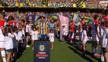 Los jugadores de Estudiantes hicieron el pasillo pero le dieron la espalda a los designados campeones de Central