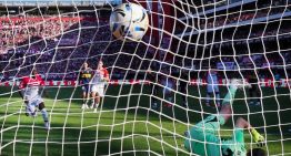 Cetré en modo Ronaldinho: dejó en ridículo a Barinaga con «la elástica» y le picó la pelota a Marchesín en el penal