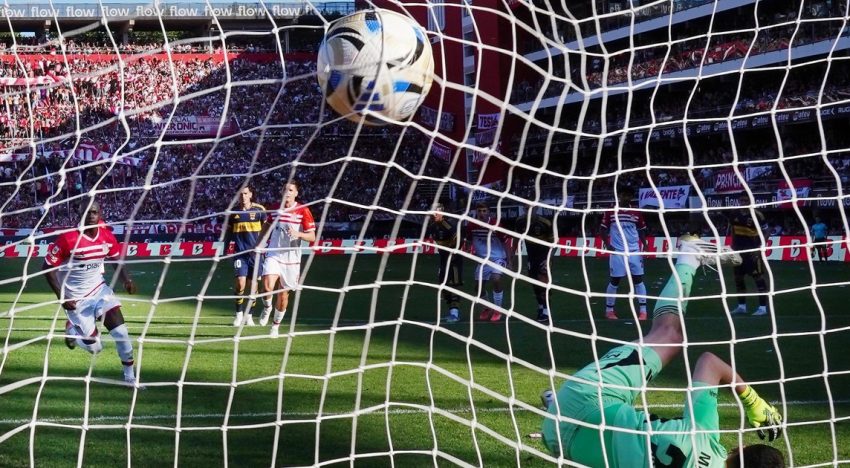 Cetré en modo Ronaldinho: dejó en ridículo a Barinaga con «la elástica» y le picó la pelota a Marchesín en el penal