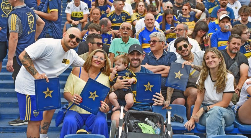 Boca les hizo un reconocimiento a sus socios con 25 años de antigüedad
