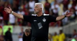 Omar De Felippe deja de ser el director técnico de Central Córdoba