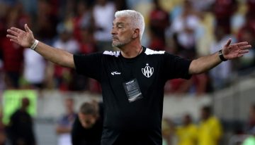 Omar De Felippe deja de ser el director técnico de Central Córdoba