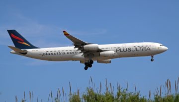 La UDEF registra la sede de la aerolínea Plus Ultra y detiene al dueño y consejero delegado de la compañía