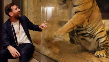 La impactante foto de Messi en su despedida de la India: como un turista más, visitó un centro de conservación animal