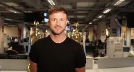 Agustín Canapino y un viaje íntimo a través de su historia: el multicampeón del TC visitó Clarín y eligió las nueve fotos que marcaron su vida