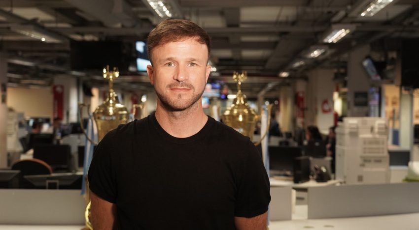 Agustín Canapino y un viaje íntimo a través de su historia: el multicampeón del TC visitó Clarín y eligió las nueve fotos que marcaron su vida