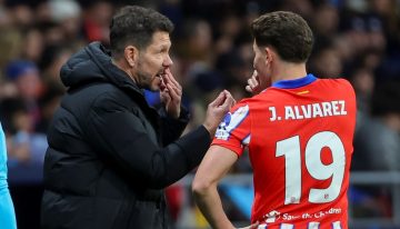 Diego Simeone bancó a Julián Álvarez tras su séptimo partido sin convertir: «Yo no veo que no corra»
