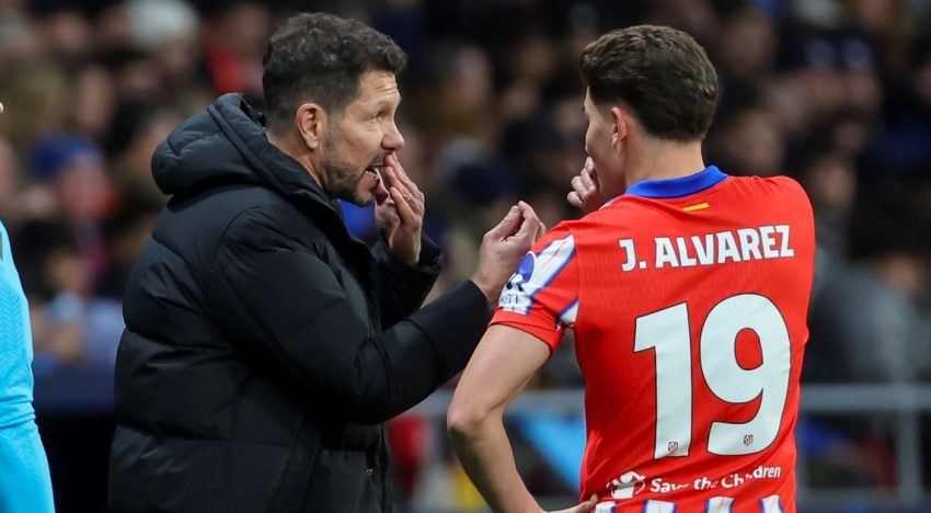 Diego Simeone bancó a Julián Álvarez tras su séptimo partido sin convertir: «Yo no veo que no corra»