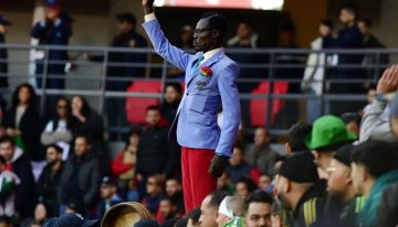 Se quebró Lumumba: el hincha congoleño que se hizo famoso por no moverse y su reacción tras la derrota en el último minuto ante Argelia