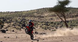 El Dakar 2026 recibió el Año Nuevo en el desierto, sin feriado y a la espera de la largada