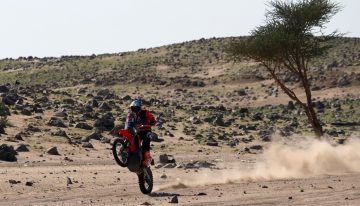 El Dakar 2026 recibió el Año Nuevo en el desierto, sin feriado y a la espera de la largada