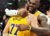 LeBron James ya es el jugador con más partidos en la NBA: lo festejó con un triple doble y Doncic le regaló 60 puntos en otra noche histórica de los Lakers