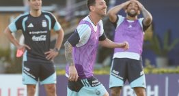 El entrenamiento de la Selección en Ezeiza: las pecheras que repartió Scaloni y dos campeones del mundo en duda para enfrentar a Mauritania