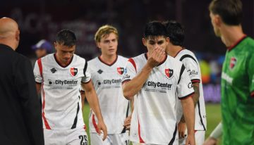 Newell´s goleado y al borde del descenso: Kudelka dijo «sentir vergüenza» y Sensini renunció a  la medianoche