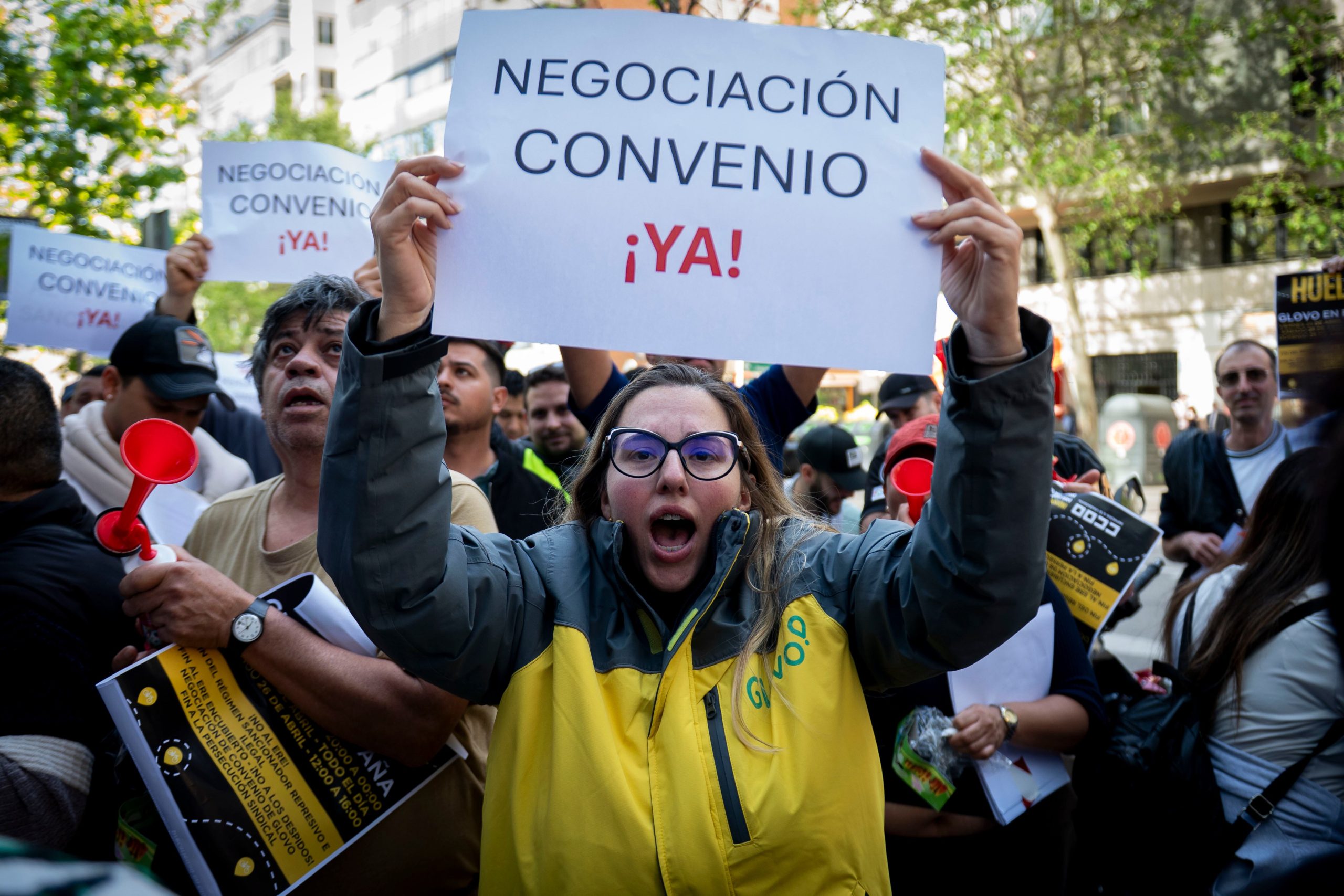 Protesta frente a la sede de Glovo en Madrid el 15 de abril.