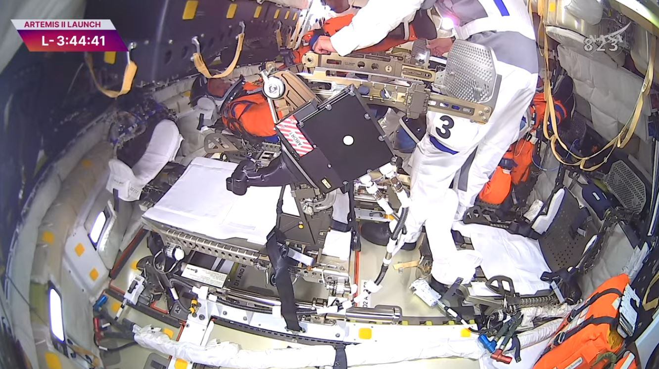 Los astronautas ya se encuentran en la cápsula Orion.