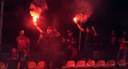 Graves incidentes en Colombia: la barra del DIM generó disturbios y se suspendió el partido por la Libertadores ante Flamengo