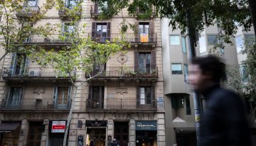 Los especuladores comienzan a irse de Barcelona: la compra de edificios enteros cae un 31%