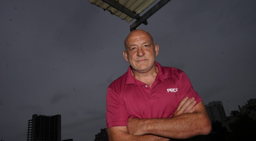 Se escapó de la colimba para debutar en Primera, jugó para Uruguay y enfrentó a Los Pumas: la vida de «Uru» Sanabria, el pilar de 56 años que aún compite en la URBA