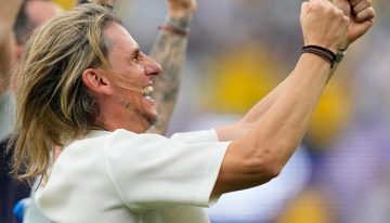Sebastián Beccacece citó al Indio Solari y mencionó a Bolívar y San Martín tras el triunfo de Ecuador sobre Alemania