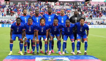 Otra decisión polémica de la FIFA: Haití debe cambiar su camiseta por cuestiones políticas tras su particular diseño