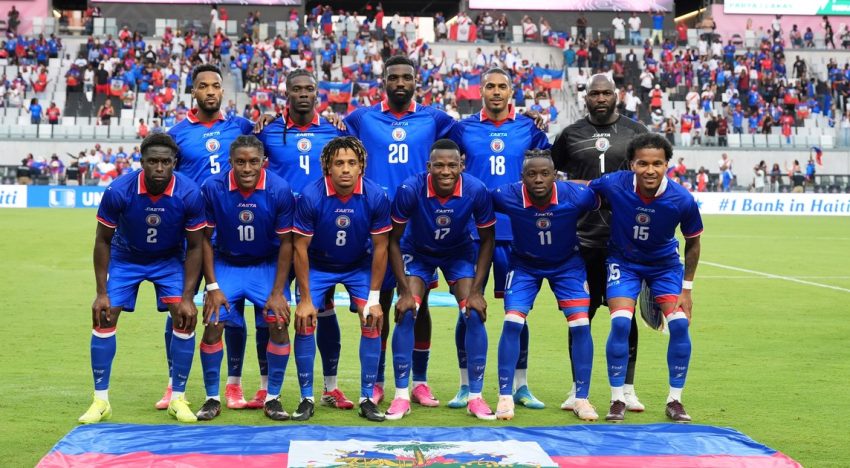 Otra decisión polémica de la FIFA: Haití debe cambiar su camiseta por cuestiones políticas tras su particular diseño