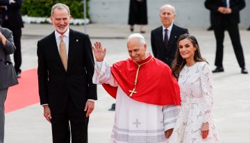 Visita del papa León XIV, en directo | El Papa se dirige ya hacia el Palacio Real de Madrid