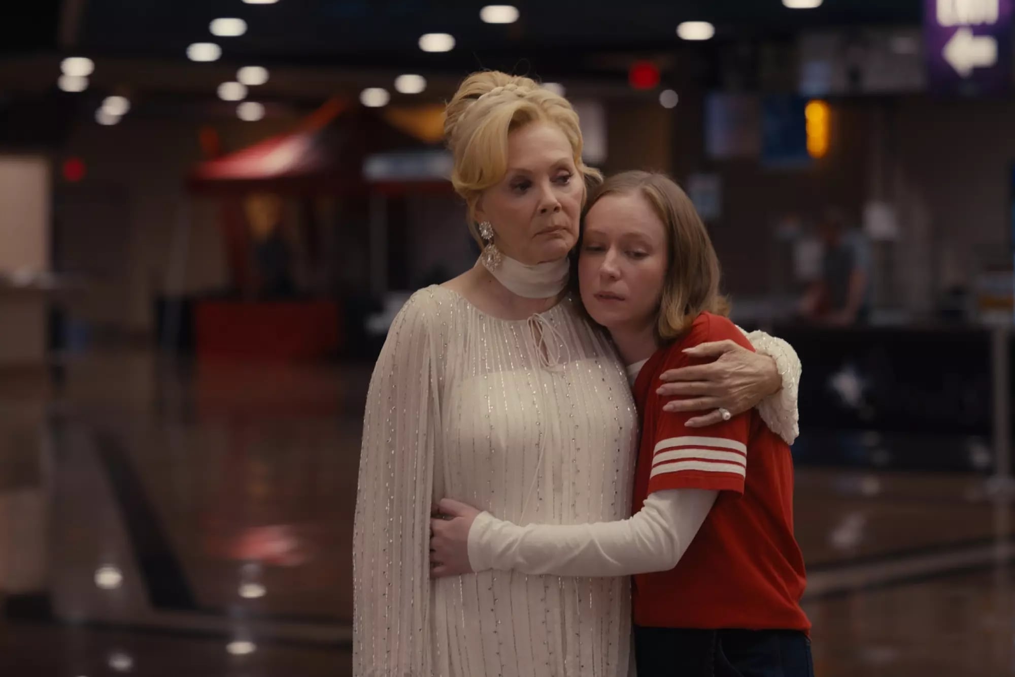 Jean Smart y Hannah Einbinder, en el final de 'Hacks'.