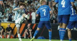 Valentín Barco está tocado por la varita en la Selección: sacó un zurdazo entre mil piernas y puso el 1-0 contra Islandia