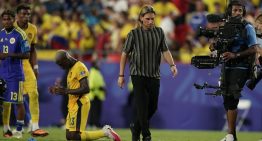 «¡Fuera Beccacece!»: la furia de los hinchas de Ecuador contra el DT tras el empate ante Curazao y su arenga