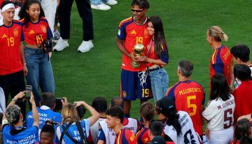 Lamine Yamal, el niño de oro hizo historia en el Mundial: posó con su novia, comió empanadas y abrazó a Messi