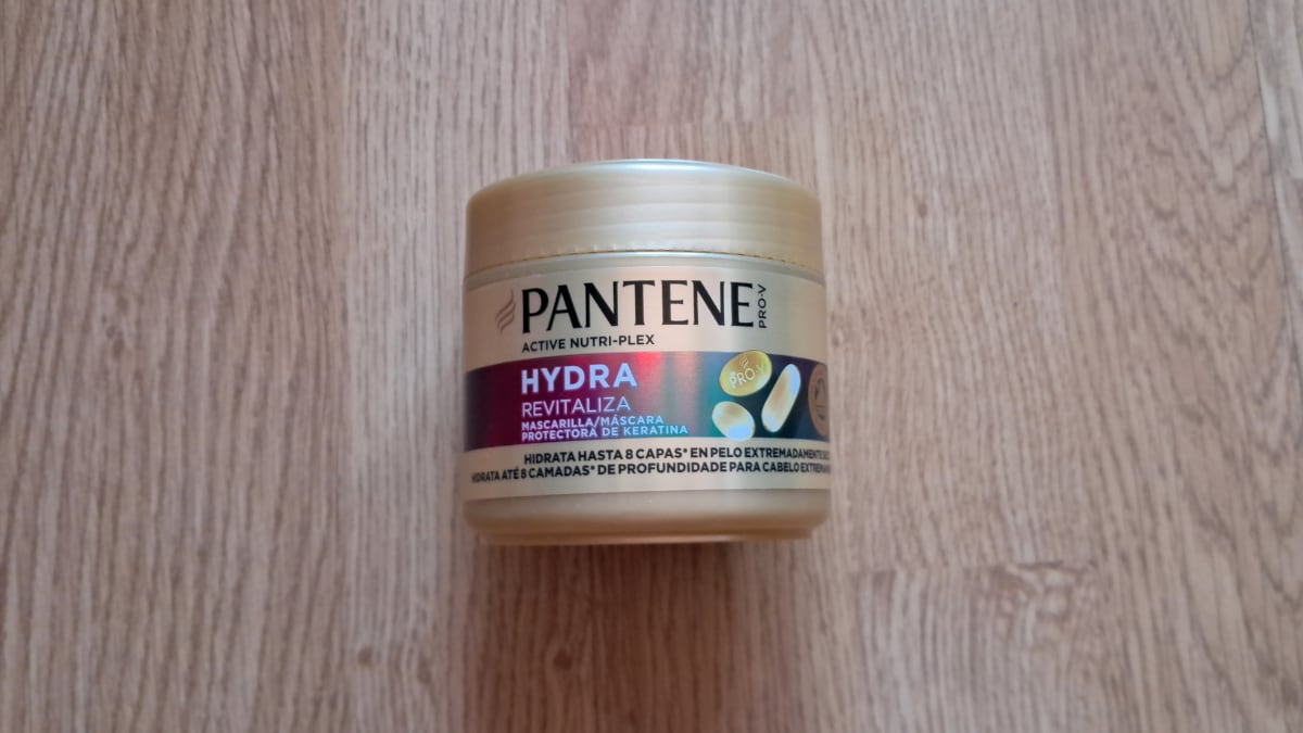 La mascarilla de Pantene aporta hidratación y es perfecta para el uso diario.