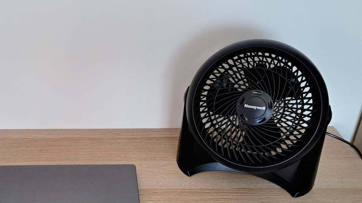 Ventilador de mesa con más de 30.000 valoraciones en Amazon.