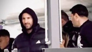 Lionel Messi reapareció tras el Mundial y fue a alentar a Leones FC, el club de su familia en Rosario