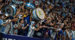 Argentina – Inglaterra: la caravana de los hinchas al estadio de Atlanta, su opinión sobre si es «solo un partido de fútbol» y el grito en el himno británico