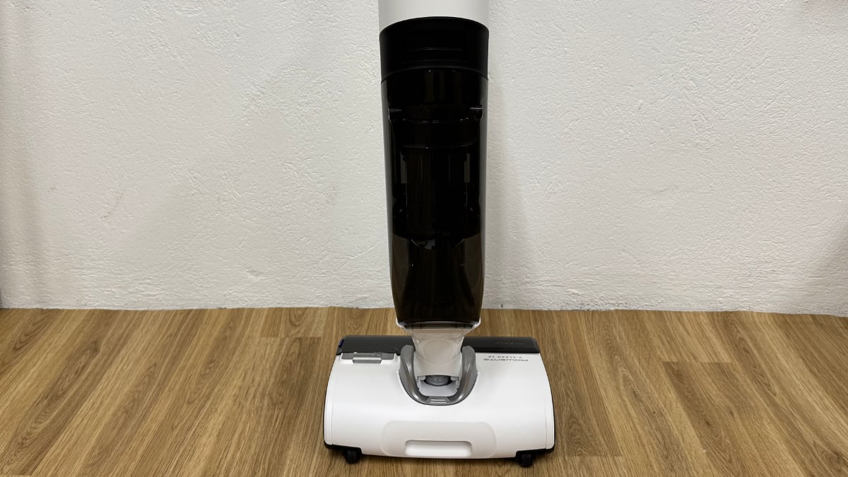 Depósitos de agua situados en la parte trasera de la Rowenta X-Clean 12.