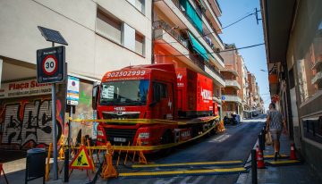 Noche tórrida y sin luz en el barrio más denso de Europa: “He perdido todo lo de la nevera”