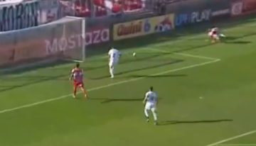 Doble error, blooper y burrada: el insólito gol en contra que se hizo la defensa de Ferro en su visita a Deportivo Morón