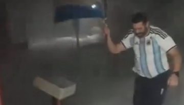 Con la camiseta de la Selección y temperaturas bajo cero: así celebró un docente en la Antártida la victoria ante Inglaterra