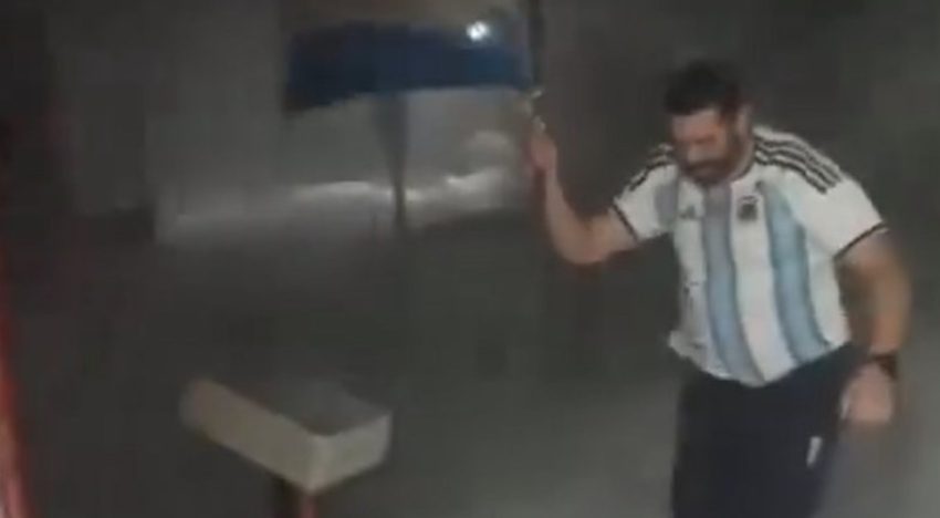 Con la camiseta de la Selección y temperaturas bajo cero: así celebró un docente en la Antártida la victoria ante Inglaterra