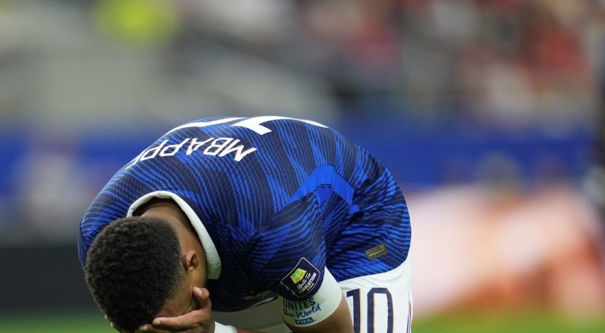 La furia de Kylian Mbappé tras el segundo gol de España: así fue la reacción del francés