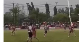 Un futbolista murió tras ser impactado por un rayo en pleno partido: otras 12 personas resultaron heridas