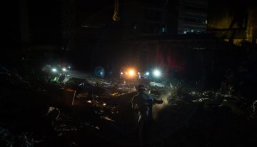 Última hora del terremoto en Colombia, en directo | Continúan durante la noche las labores de rescate de los cientos de desaparecidos