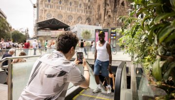 La Barcelona que venden los ‘influencers’: los atractivos turísticos de siempre con un café de especialidad