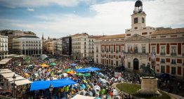 Acampada en Sol contra los desahucios, en directo | Miles de personas se reúnen en Sol durante el primer día de una acampada ya consolidada