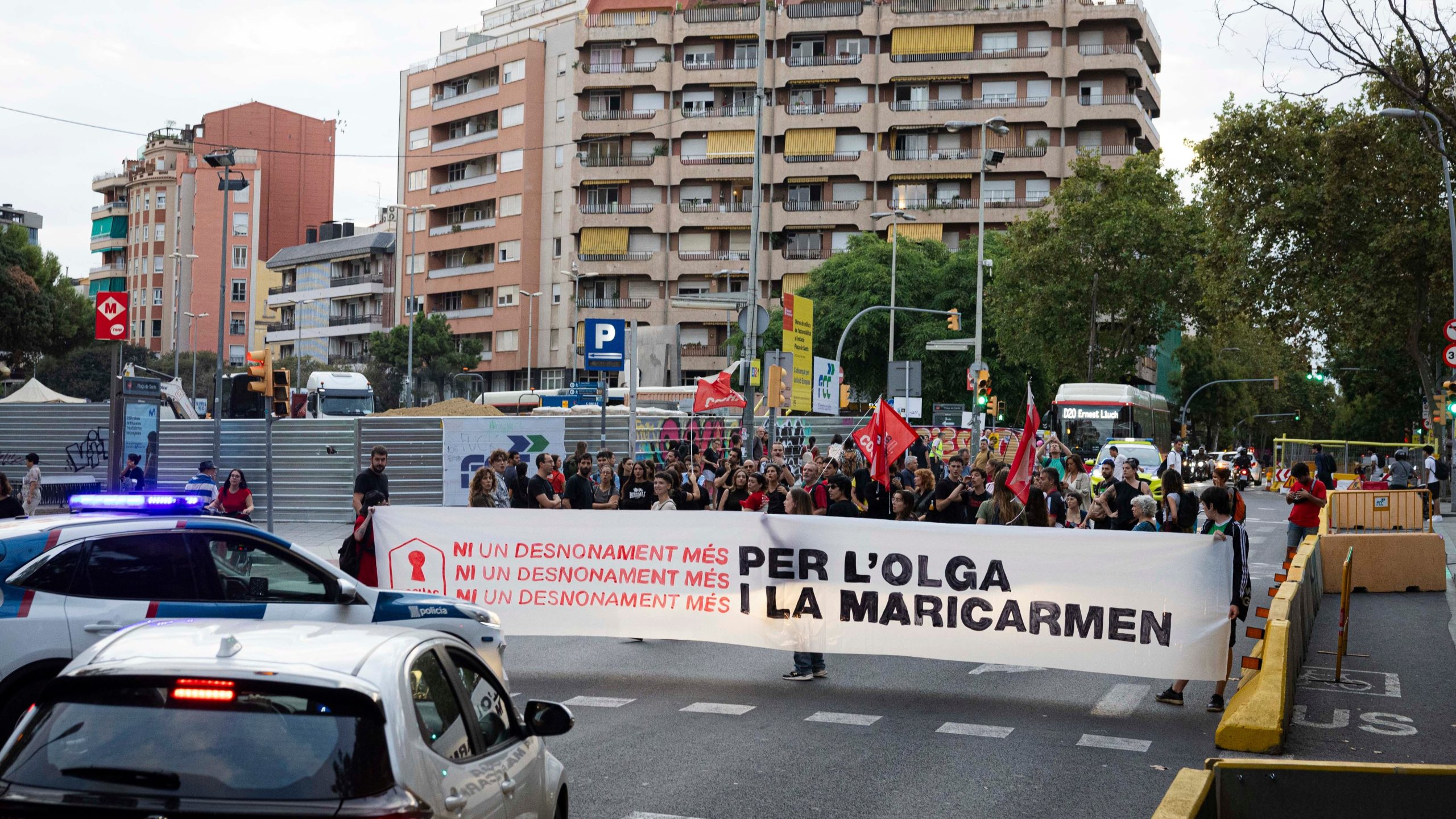 El Sindicat de Llogateres ha convocado acciones a primera hora de la mañana, a partir de las 7.30 horas, en diferentes puntos de Barcelona como la Plaza de Sants (en la imagen), donde se ha cortado la circulación.