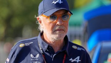 Escándalo en la F1: Flavio Briatore explotó tras el fallo contra Alpine y denunció que uno de los jueces recibió «dos o tres coches» de McLaren