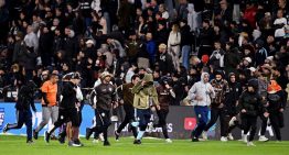 Caos en Vicente López: la barra de Platense invadió el campo, robó una bandera de Fluminense y empañó su despedida de la Libertadores